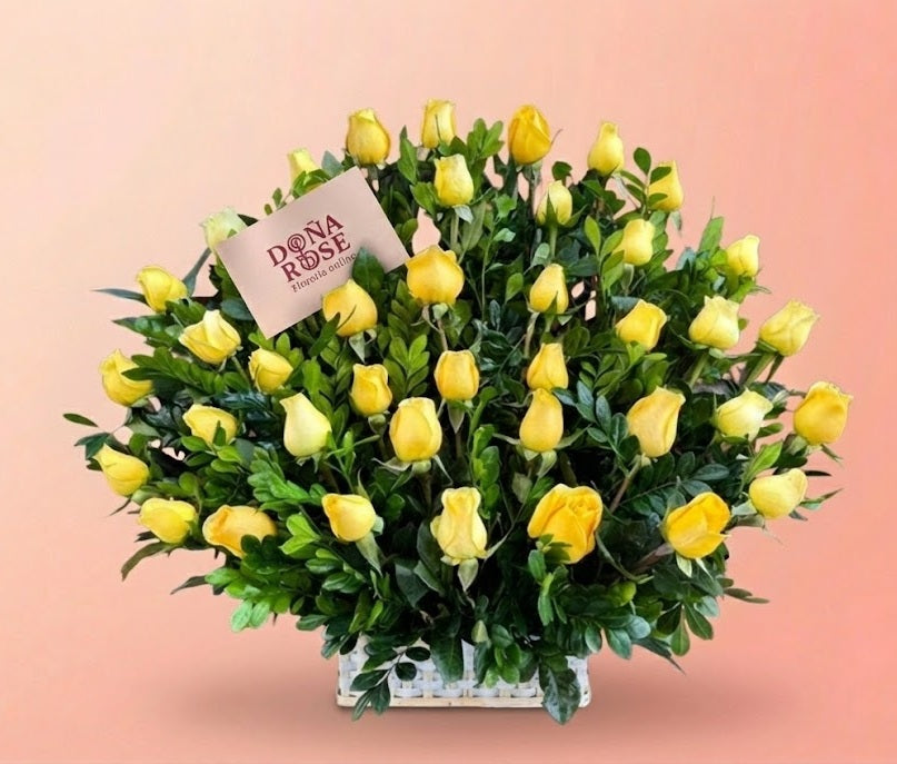 Canasta de 50 Rosas Amarillas “Alegría”