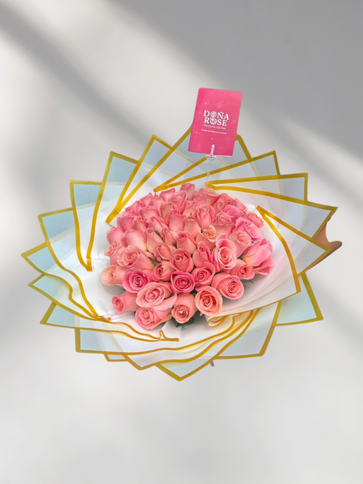Ramo buchón de 50 rosas rosadas “Madeline”