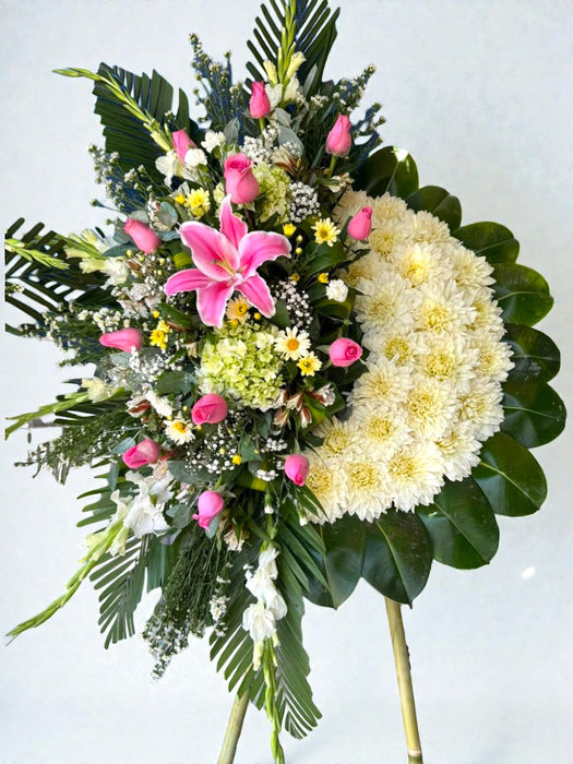 Corona Funebre con Rosas Blancas “Amor infinito”