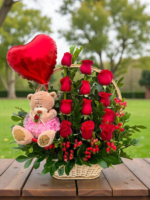 Canasta de Rosas Rojas  y Peluche “Corazón Encantado”