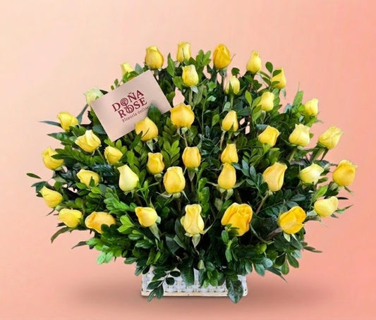 Canasta de 50 Rosas Amarillas “Alegría”