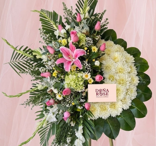 Corona Funebre con Rosas Blancas “Amor infinito”