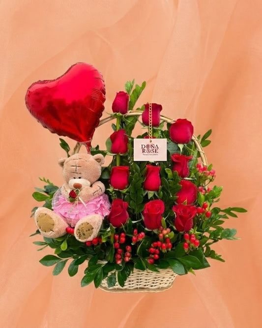 Canasta de Rosas Rojas  y Peluche “Corazón Encantado”