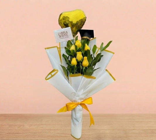 Ramo de 6 Rosas Amarillas con Birrete “Graduado”